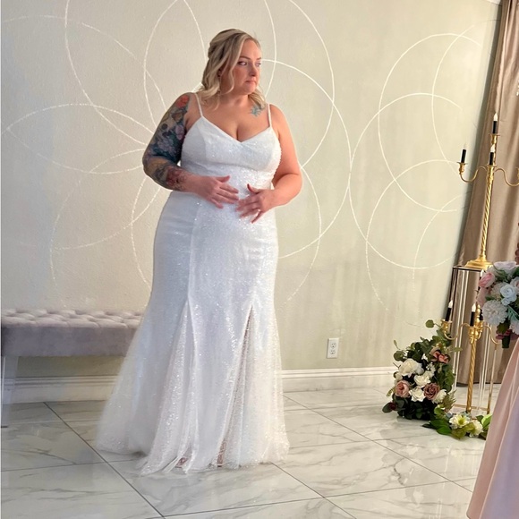 Azazie Eris Wedding Dress - Picture 4 of 7